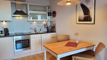 Fridge, oven, dishwasher, coffee/tea maker