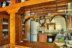 ثلاجة، ميكروويف، فرن، موقد طهي مسطح