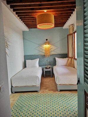 Ylelliset vuodevaatteet, tallelokero huoneessa, ilmainen Wi-Fi