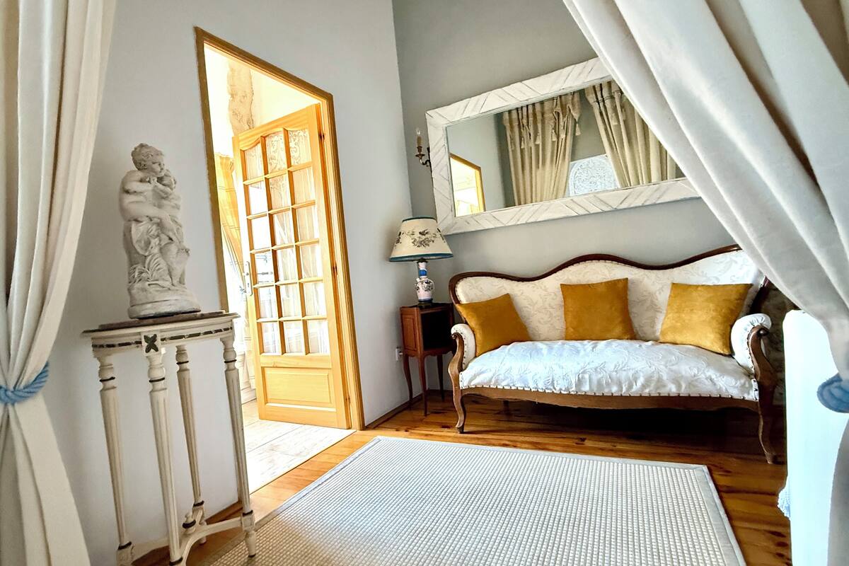 Quarto triplo | Roupas de cama antialérgicas, camas Select Comfort, escrivaninha