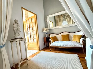 Dreibettzimmer | Allergikerbettwaren, Select-Comfort-Betten, Schreibtisch