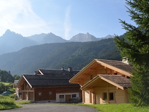Exterior - Modern 5-star chalet for 10 with parking in Le Grand-Bornand (Le Grand-Bornand)