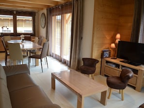 TV - Modern 5-star chalet for 10 with parking in Le Grand-Bornand (Le Grand-Bornand)