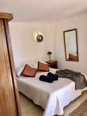 5 bedrooms, iron/ironing board, WiFi, bed sheets - Above MONACO Beautiful Air C. Villa Panoramic Sea views. Private Pool&Parkings (La Turbie)