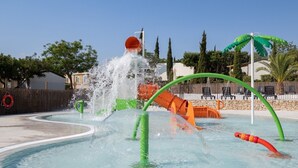 A water play area with a central water jet, slides, and a pool. - --- Wood Mobile Home 1 (Calig/Castellon)