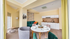 Apartment (115) | Wohnbereich | Flachbildfernseher