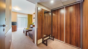 Zimmer (311) | Wohnbereich | Flachbildfernseher