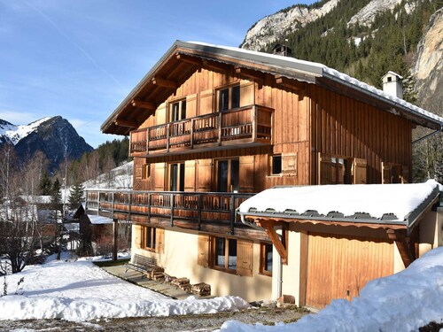 Spacious chalet near forest with private parking