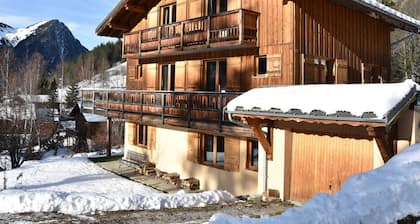 Spacious chalet near forest with private parking