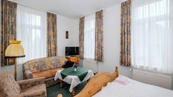 Double Room | Individually decorated, individually furnished, desk, laptop workspace