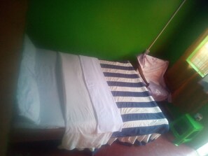 Double Room | Desk, free WiFi, bed sheets - Silk Guest House (Nairobi)