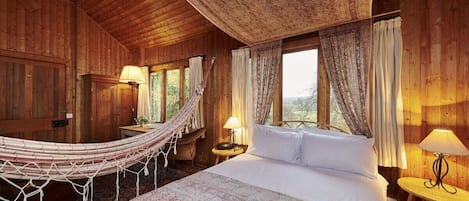 1 habitación, cuna de viaje y ropa de cama