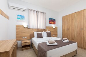 Deluxe Suite, 3 Bedrooms, Private Pool, Garden View | Soundproofing, iron/ironing board, free WiFi, bed sheets