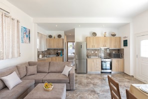 Grand Suite, 3 Bedrooms, Private Pool, Pool View | Private kitchen | Fridge, stovetop, coffee/tea maker, electric kettle
