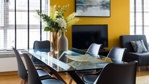 Deluxe Apartment | In-room dining