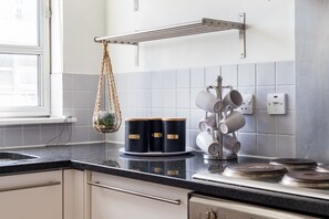 Lejlighed | Privat køkken | Køleskab, mikrobølgeovn, ovn, kogeplade