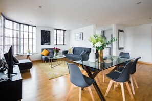 Unclassified image, 5 of 50, button - Gorgeous City Centre Apt (London)