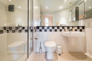 Unclassified image, 4 of 50, button - Gorgeous City Centre Apt (London)