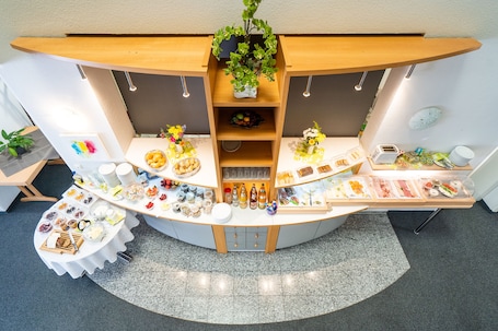 Buffet breakfast on weekdays (EUR 11 per person)
