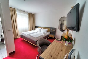 Comfort Double Room | Individually decorated, individually furnished, desk, cribs/infant beds - Hotel Tanne in Saalfeld (Saalfeld-Saale)