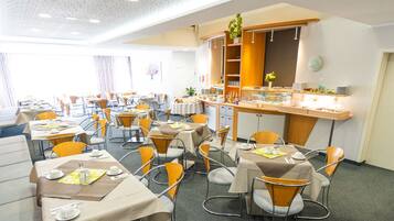 Buffet breakfast on weekdays (EUR 11 per person)