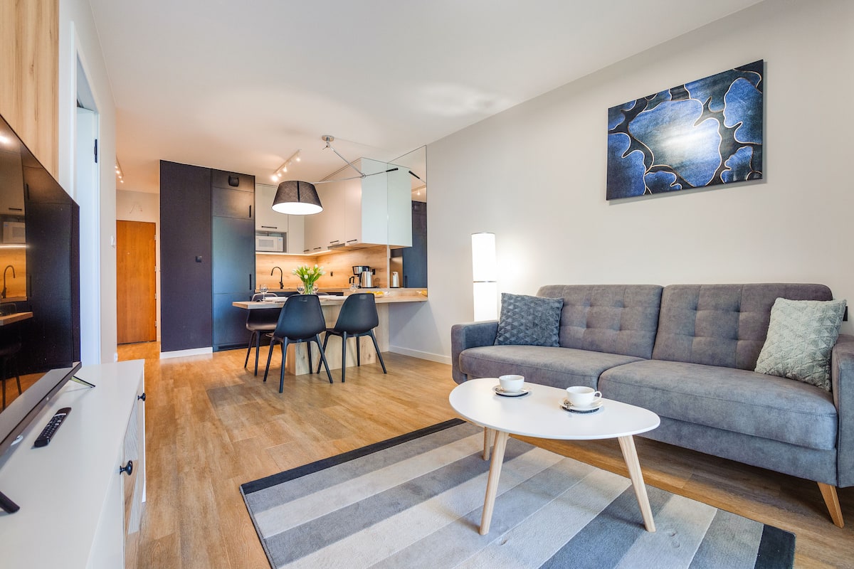 Apartment (10/46) | Living area | 30-inch flat-screen TV with cable channels, TV