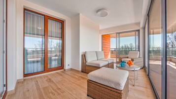 Apartment (9/45) | Individually decorated, individually furnished, laptop workspace