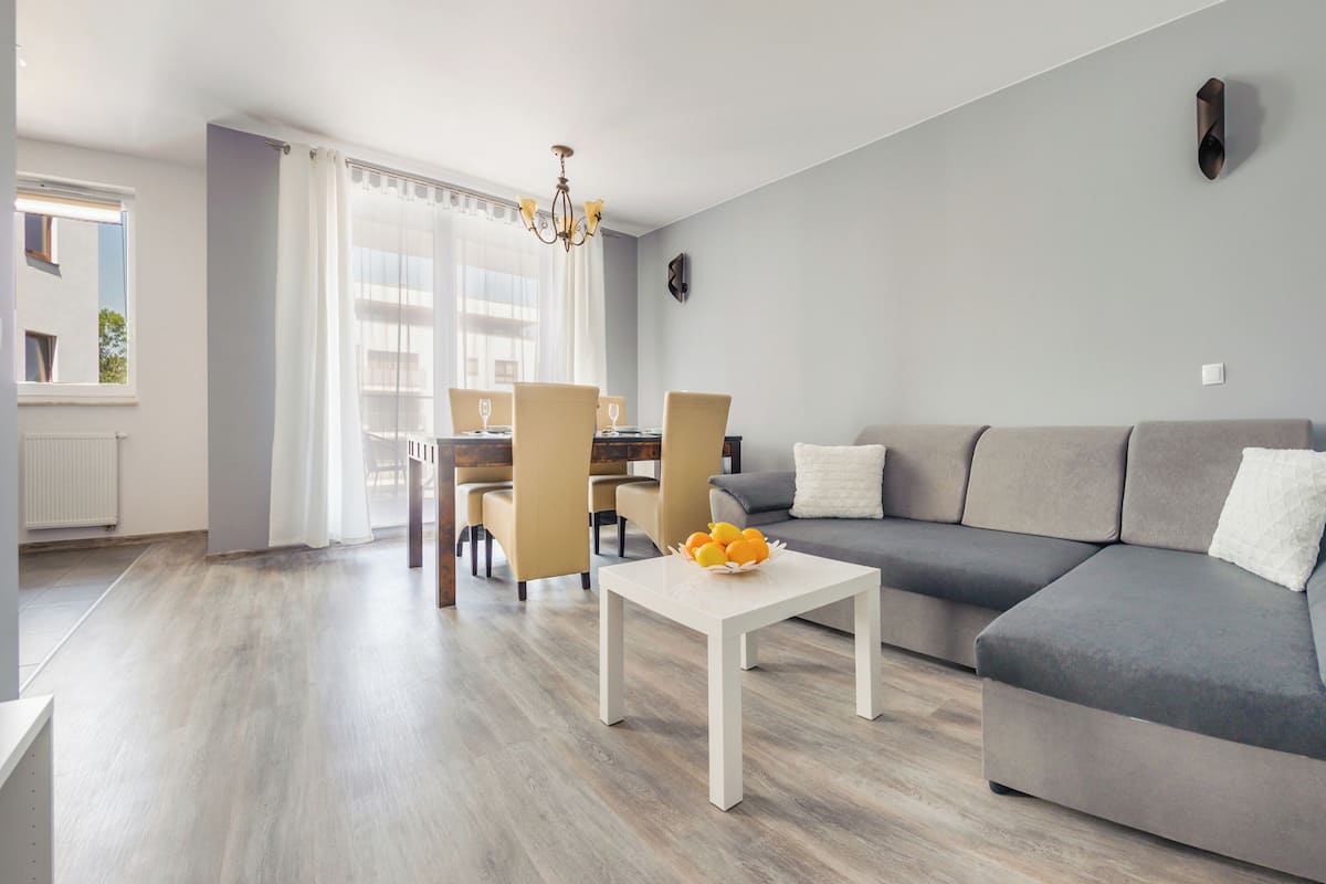 Apartment (9/25) | Living area | 30-inch flat-screen TV with cable channels, TV