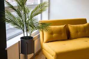 Appartement | Woonruimte | Flatscreentelevisie en een dvd-speler