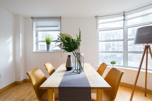Appartement | Dineren op de kamer
