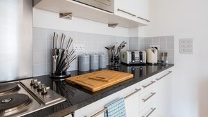 Unclassified image, 4 of 47, button - Elegant & Beautiful City Centre flat (London)
