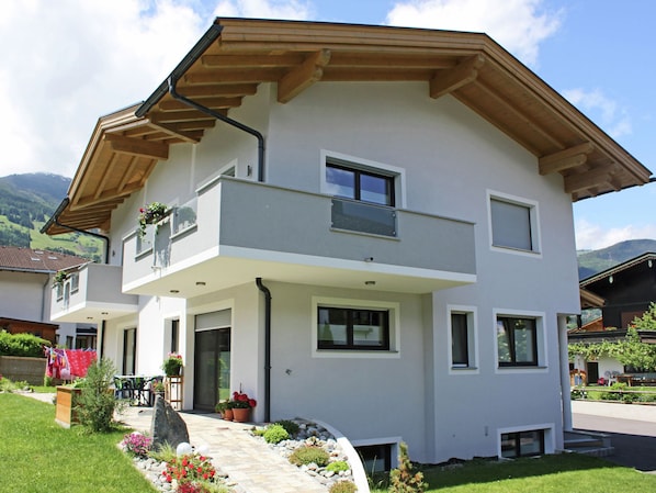 Exterior - Gorgeous Apartment in Uderns With Parking (Uderns)