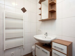 Apartment | Bathroom - Gorgeous Apartment in Uderns With Parking (Uderns)