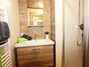 Apartment | Bathroom - Beautiful Flat Near the Hochzillertal ski Area (Kaltenbach)