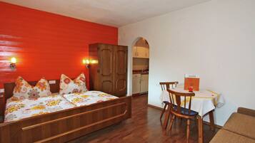 Apartment | 4 bedrooms, bed sheets