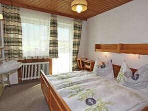 Apartment | 4 bedrooms, bed sheets
