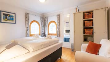 Villa | 4 bedrooms, individually furnished, iron/ironing board