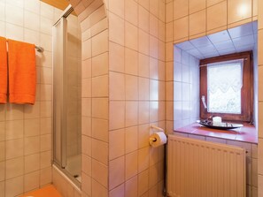 Apartment | Badezimmer | Dusche, Handtücher