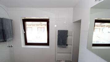 Chalet | Kamar mandi | Kombinasi shower/bathtub