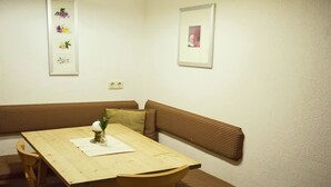 Apartment | Dining - Charming Apartment in Ehrwald With Roofed Terrace (Ehrwald)