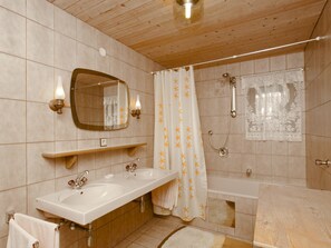 Apartment | Bathroom - Heavenly Apartment in Wängle Tyrol near Walking Trails (Waengle)