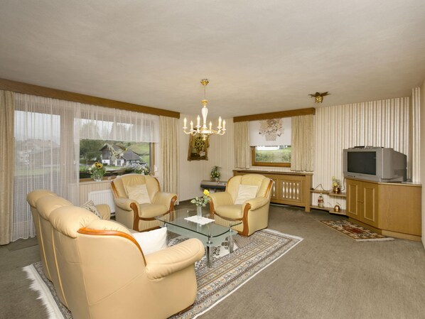 Apartment | Living area - Heavenly Apartment in Wängle Tyrol near Walking Trails (Waengle)