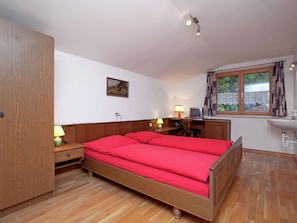 House | 7 bedrooms, individually furnished