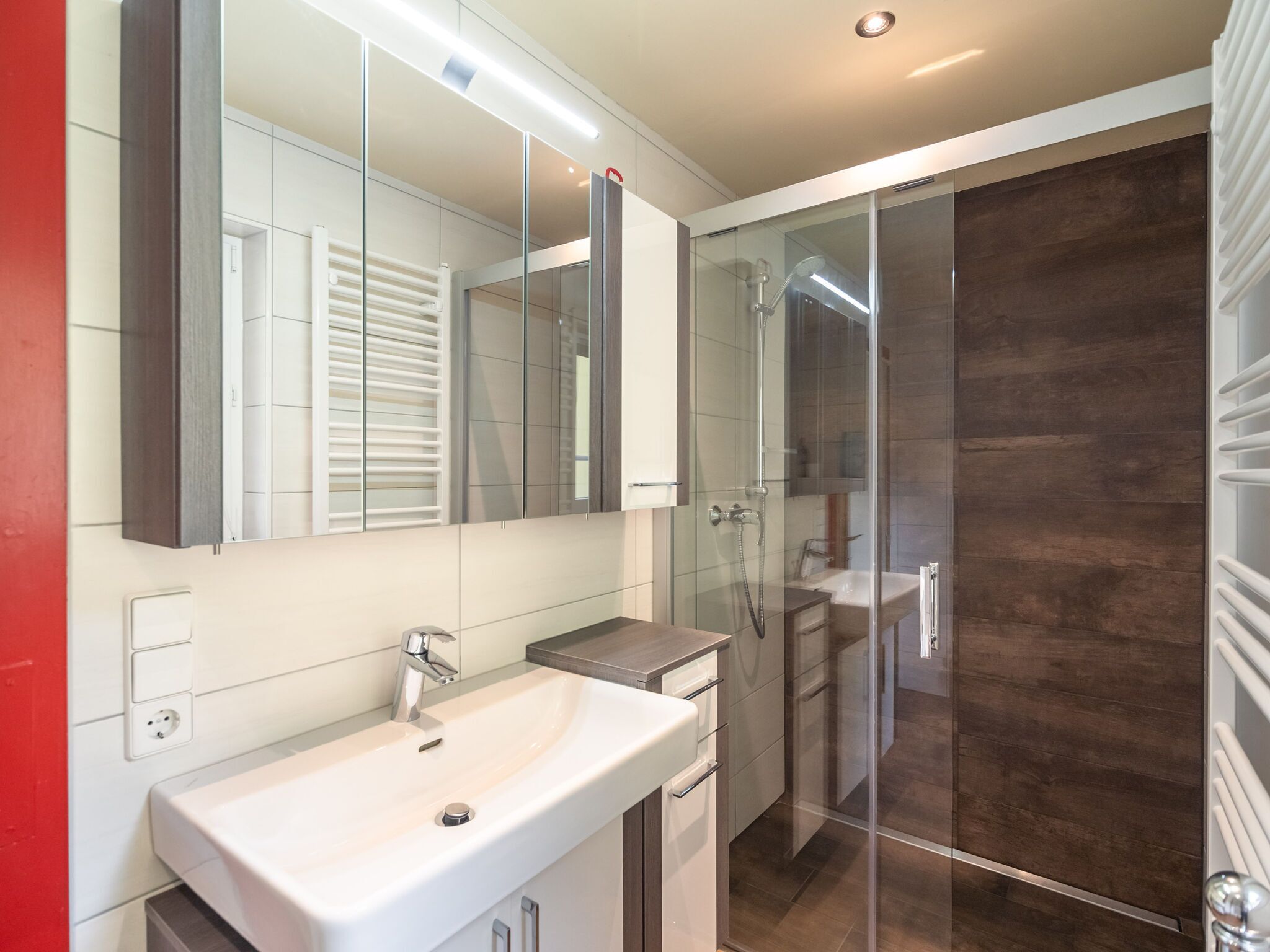 House | Bathroom | Shower, towels