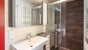 House | Bathroom | Shower, towels - Spacious Holiday Home in Tröpolach near Ski Area (Hermagor-Pressegger See)