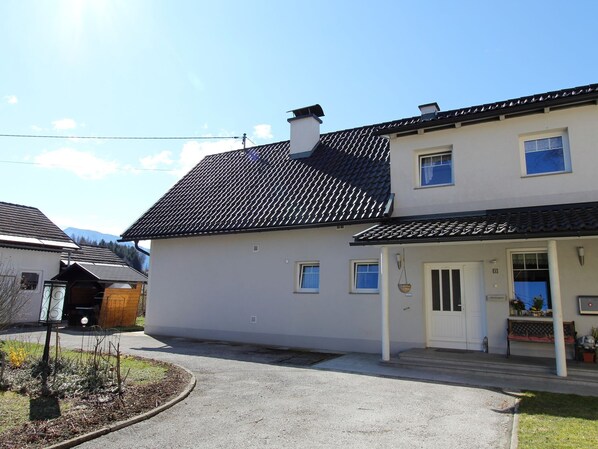 Exterior - Spacious Mansion With Garden in Köttmannsdorf (Kottmannsdorf)