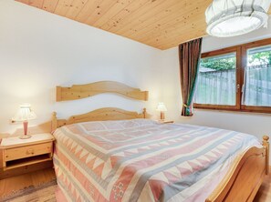 Chalet | 2 bedrooms, bed sheets