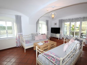 House | Living room - Luxurious Apartment in Klagenfurt With Terrace (Klagenfurt am Woerthersee)