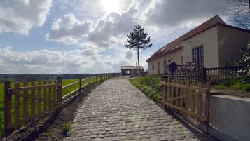 House | Pemandangan dari hartanah