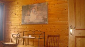 Chalet | 2 bedrooms, individually furnished, bed sheets